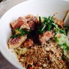 หมี่เหลืองต้มยำแห้งหมูตุ๋นพิเศษ