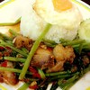 ผักบุ้งหมูกรอบ