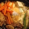 หมูนุ่ม ไข่ดาว ผักสด กับน้ำสุกี้เข้มข้น