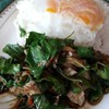 ข้าวกระเพราปูไข่ดาว (90 บาท)