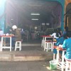 บรรยากาศร้าน มีหลายโต๊ะ ไม่น่าเลือกร้านพลาด