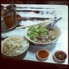 เสริฟคู่กับ ซีอิ้วเค็ม(พริกของเพิ่ม) และน้ำส้มพริกดอง