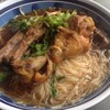 ก๋วยเตี๋ยวไก่ตุ๋นปนขาเส้นหมี่