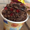 น้ำแข็งใสเกล็ดหิมะรสช็อคโกแลต ใส่ Topping เป็นเยลลี่แดง