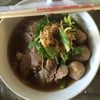 ก๋วยเตี๋ยวก็มีนะ ทั้งเนื้อ ทั่งหมู ด้วยจ๊ะ