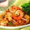 ผัดไทยกุ้งสด น้ำผัดไทยปรุงเองอย่างผิถีผิถัน. อร่อยมากกกก