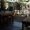 หน้าร้านตกแต่งได้ดีมีที่นั่งรอด้วย