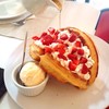 Strawberry Waffle (95 บาท)
