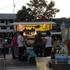 ครอบครัวช่วยกันทำมาหากิน