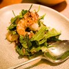 ยำใบบัวบกใส่กุ้งแม่น้ำหมูรวน