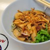 น้ำก๋วยเตี๋ยวเข้ากับเครื่องสุดๆ มีไข่นกกระทา ปลาหมึก หมูสามชั้น เต้าหู้ จัดเต็ม