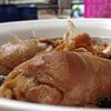 ไก่สุขภาพดีผิวหนังเปล่งปลั่ง.