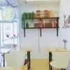 มุมนั่งภายในร้าน