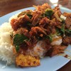 หมูกรอบผัดพริกแกง 40 บาท