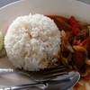 ปลาผัดผงกะหรี่ราดข้าว