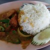 ปลาผัดเครื่องแกงราดข้าว