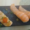 Salmon Aburi กับ​ Salmon Nigiri