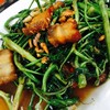 ผักกระเฉดหมูกรอบ
