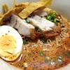 บะหมี่หมูกรอบต้มยำไข่