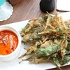 ยำผักบุ้งกรอบ