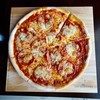 Salami pizza