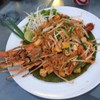 ผัดไทยกุ้งมังกร