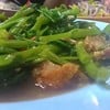 ปักบุ้งไฟแดงหมูกรอบ