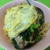 หมี่กรอบราดหน้าหมู+ไข่ดาว  อีกซักมุม ^^
