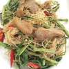 เส้นหมีผัดผักกระเฉด
