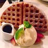 Strawberry Waffle (240฿)