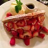 Strawberry Waffle (240฿)