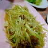 ผัดกุ้ยช่ายขาวหมูกรอบ