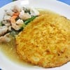 นี่เมนูแนะนำ ราดหน้าเส้นหมี่ห่อไข่ 35.-