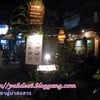 ย่ำทรายอยู่ริมหาดจอมเทียนมองไปยังร้าน