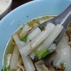 เส้นก๋วยจั๊บสั้นพอดีคำ..^^@เกาเหลาเลือดหมู ก๋วยจั๊บน้ำใส
