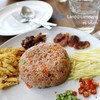 ข้าวคลุกกะปิ ดูสวยงามน่ากิน เครื่องเคียงให้มาครบ แต่ข้าวไม่อร่อยเลย
