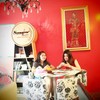 ที่ร้านมีคนเข้าตลอด มีเมนูอาหารเช้า อาหารแนวฟิวชั่น และของหวาน