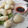 ลูกชิ้นหมูทอด น้ำพริกเผา