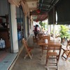 ที่นั่งด้านหน้าร้าน