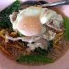 หมี่กรอบราดหน้าไข่มะตูม