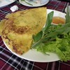 pancake อันนี้ดีมาก อร่อย มีรสคล้ายๆสะเต๊ะ ข้างในมีหมู กุ้ง ถั่วงอก น้ำจิ้มดี