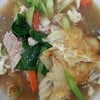 เส้นใหญ่คั่วไข่ราดหน้าหมู