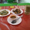น้ำตกคอหมูและไก่ย่าง