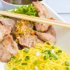 บะหมี่หมูย่างราดน้ำจิ้มสุดซ๊๊ดดดด ซ๊าด