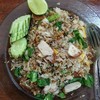 ข้าวผัดหมูกรอบ