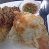 ข้าวกระเทียมไข่ดาว