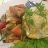 ข้าวห่อไข่ราดปลาเปรี้ยวหวาน
