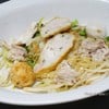 บะหมี่แห้ง 35 บาท ใส่หมูต้ม ลูกชิ้นปลา ลูกชิ้นกุ้งและฮื่อก้วย