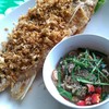 ปลาตะเพียนทอด ยำน้ำปลามอญ