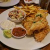 Fish and Chips ไม่อมมัน ปลาเนื้อแน่นพอดีๆ กรอบๆ ซอสอร่อย